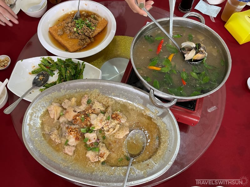 Clam Soup And Other Dishes At Loong Kee Gohtong Jaya