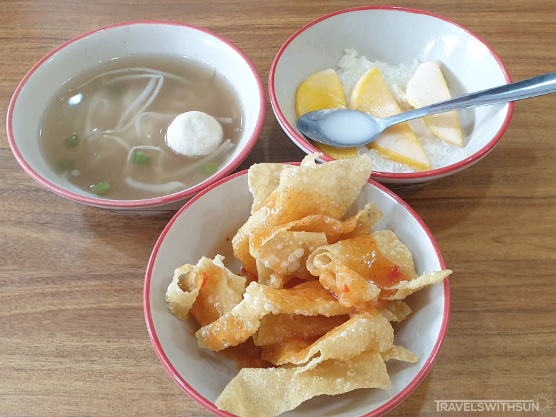 Clockwise - Mango Sticky Pudding, Deep Fried Wanton and Chicken Glass Noodle Soup At Aroii Thai, NU Sentral