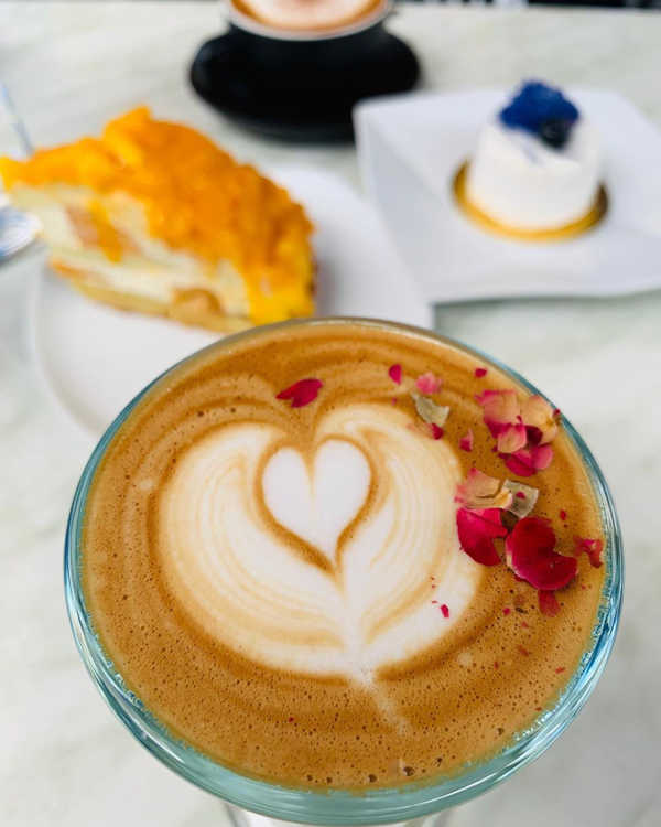 来杯咖啡搭配甜点 - 槟城 Dolce Dessert Cafe
