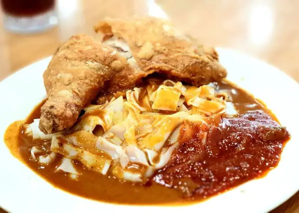 Curry Chee Cheong Fun with Fried Chicken At Lim Fried Chicken