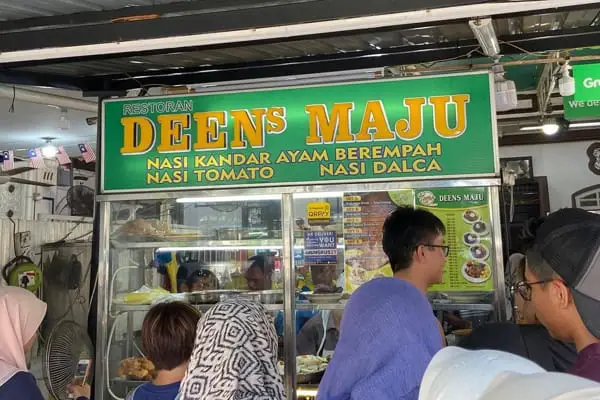 Customers At Deens Maju Nasi Kandar Stall