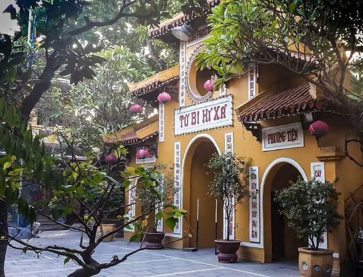 Cổng chùa Quán Sứ, Hanoi
