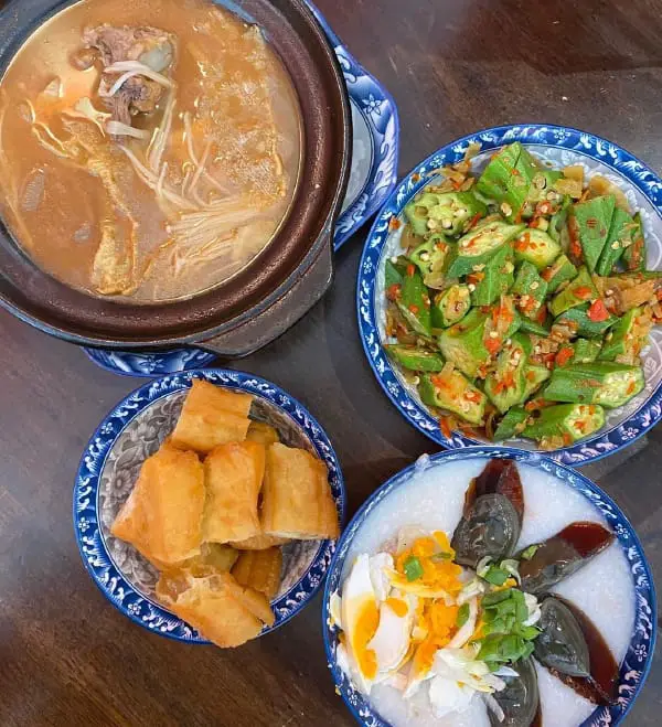 Different Menu Items Available At Zhu Ji Spicy Soup