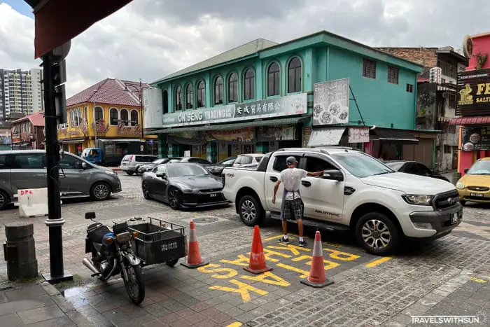 Drive-Through Service At Ipoh Funny Mountain Soya Beancurd