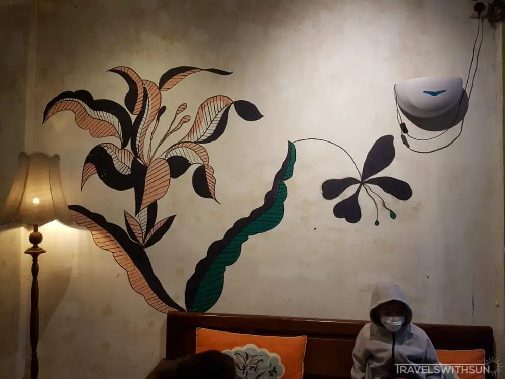 European Lamps And Tasteful Wall Art At Lisette Cafe & Bakery In Bangsar, KL