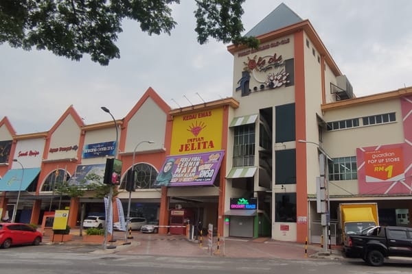 Exterior Of Ole Ole Shopping Centre In Shah Alam