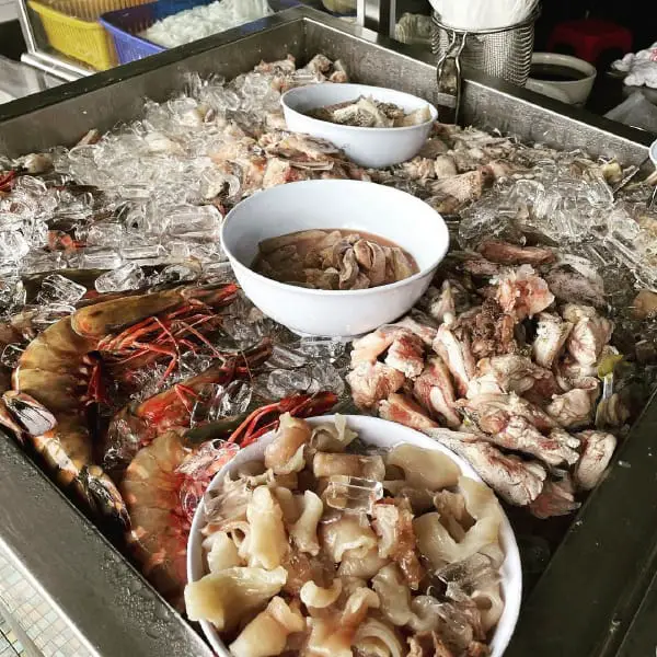 亚来潮州鱼丸海鲜粉粥面家的新鲜食材