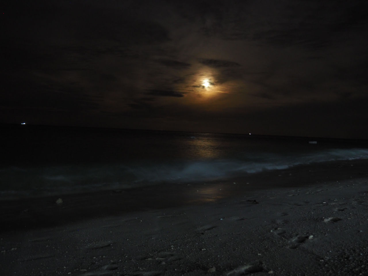 Full moon seen from the beach at Pulau Sembilan