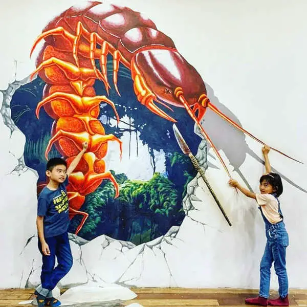 Giant Centipede Mural At The Penang 3D Trick Art Museum