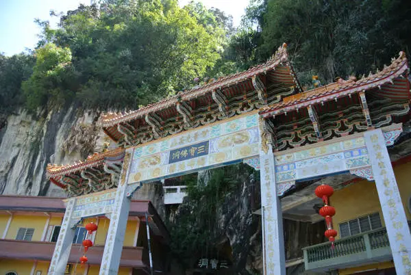 Grand Archway At The Main Entrance To Sam Poh Tong In Ipoh