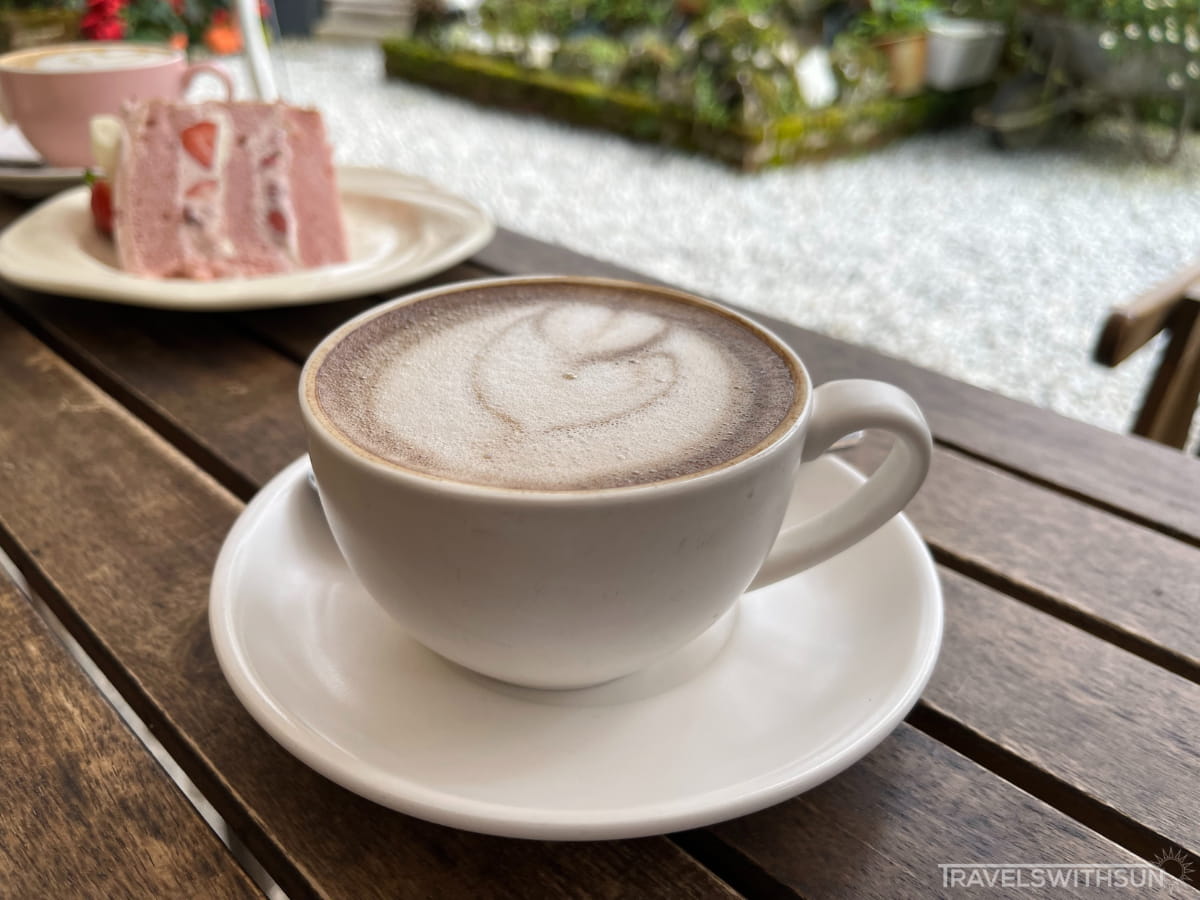 Hojicha Latte With Oat Milk At Cado Cafe In Brinchang