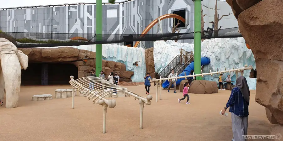 Ice Age Mammoth Fun Zone Playground