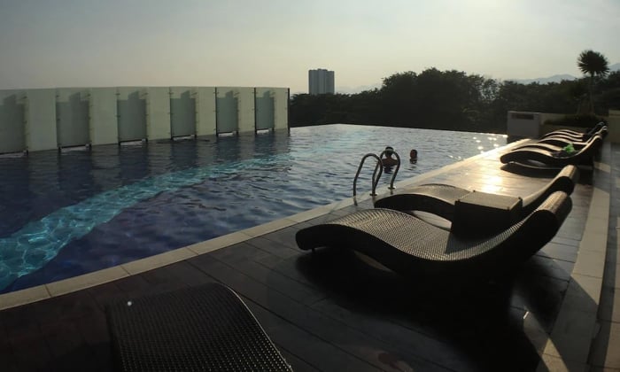 Infinity Swimming Pool At Ipoh Majestic @ City Garden Homestay