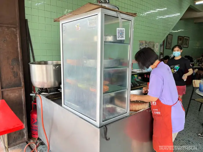 Lady Chopping Up Chicken At Chuan Fatt Curry Mee Shop In Ipoh