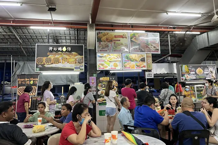 Long Queue For Bibi's Popiah Stall At Restaurant Kam Wan Aneka Selera