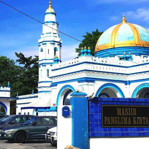 Masjid Panglima Kinta - a historical blue mosque in Ipoh - photo credits to nat_trs (Instagram) - For the full list of things to do in Ipoh, go to www.travelswithsun.com