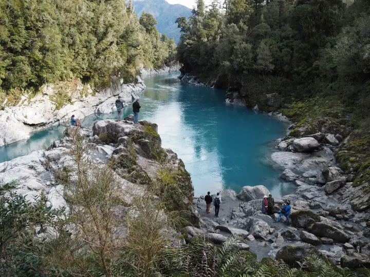 Number of tourists at Hokitika gorge (South Island, New Zealand) during winter - more on visiting New Zealand during the winter months on www.travelswithsun.com