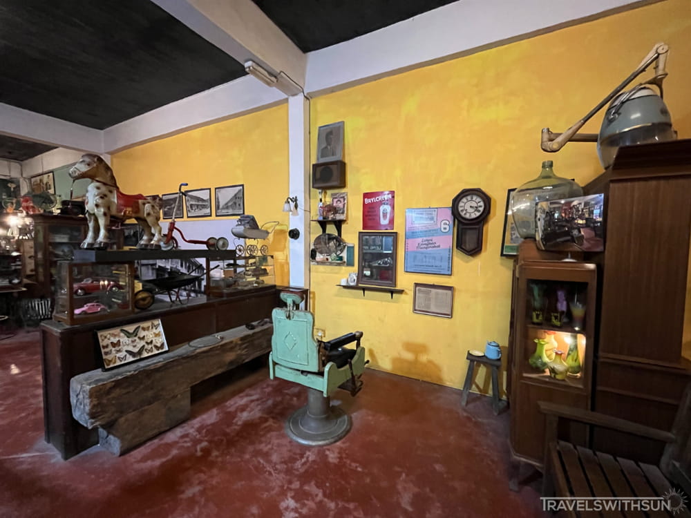 Old Hair Salon Set Up At Time Tunnel Museum In Cameron Highlands