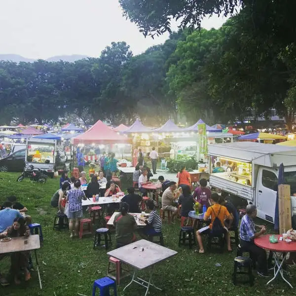 Open Field Farlim Night Market In Penang
