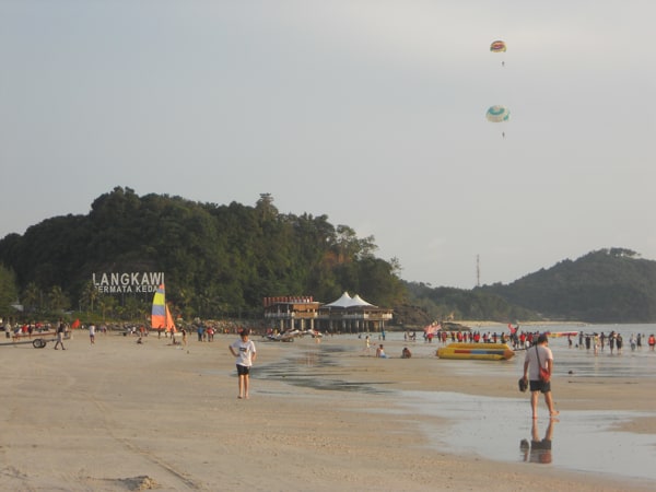 帆伞活动在浮罗交怡相当受欢迎