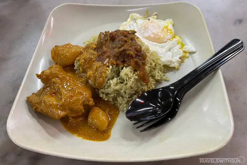 Popular Nasi Pandan With Curry Chicken At Kam Wan Aneka Selera Restaurant, Ipoh