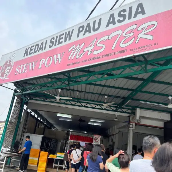 Queue In Front Of Asia Catering And Confectionery (Siew Pow Master)