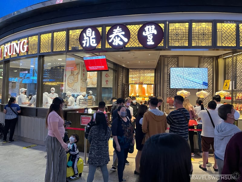 Queue Outside Din Tai Fung At SkyAvenue Genting