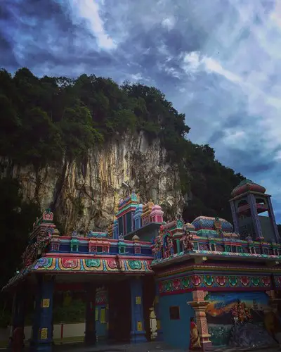 Side of the Hindu temple Kallumalai Arulmigu Subramaniyar Temple in Ipoh - photo credits to bharathan_raj (Instagram) - For the full list of things to do in Ipoh, check our post on www.travelswithsun.com