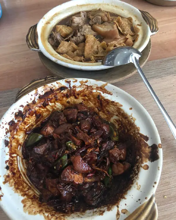 巴生叶城（干）肉骨茶的汤版和干的肉骨茶