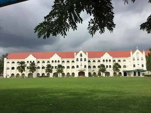 怡保圣迈可学院