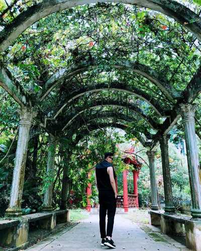 The gardens at Sam Poh Tong cave temple in Ipoh - photo credits to iam_anyiyu (Instagram) - For the full list of Instagrammable spots in Ipoh, go to www.travelswithsun.com