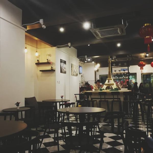 The interior of Vanilla Mille Crepe Ipoh - photo credits to alexchong27 (Instagram)