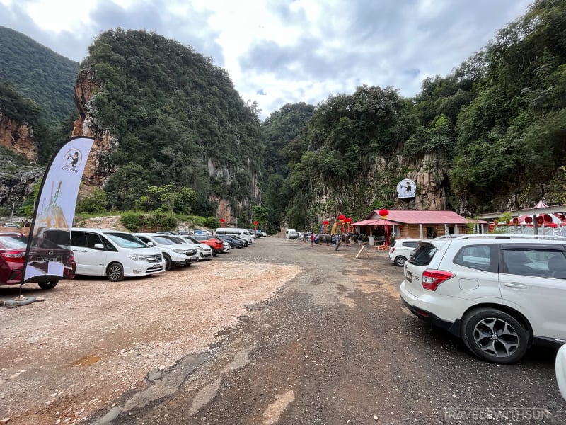 Wide Angle Shot Of The Car Park For Kin Loong Valley Chang Jiang White Coffee Cafe At Ipoh